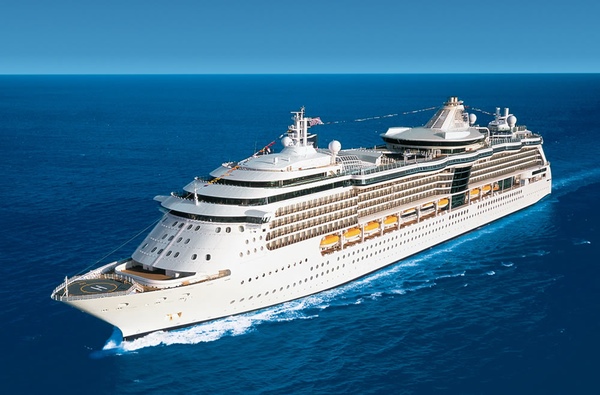 Royal Caribbean suspende mas viajes del Empress of the Seas