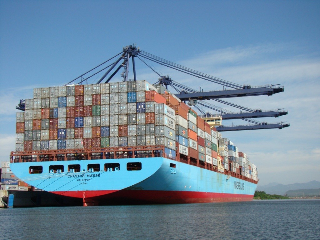 Cae el tráfico de mercancías naval en España