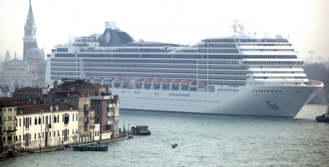 Venecia planea construir un nuevo puerto