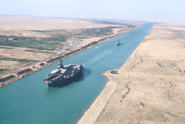 Canal de Suez duplica su tamaño