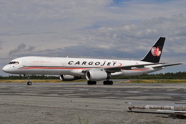 Cargojet inicia sus servicios para Canada Post y Purolator