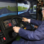 freightliner-entrega-simulador-de-conduccion-a-canacar