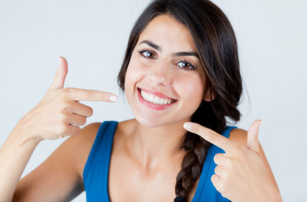 Clínica dental en Madrid explica causas y procedimiento de gingivectomía