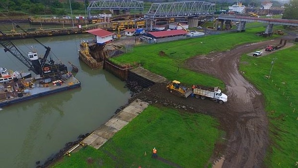Canal de Panamá busca alternativas en caso de sequía