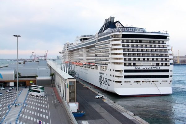 msc-cruceros-atracado-puerto-barcelona