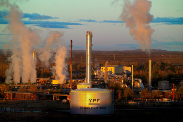 Petrolera argentina YPF anuncia inversiones de 21.500 millones de dólares entre 2018-2022