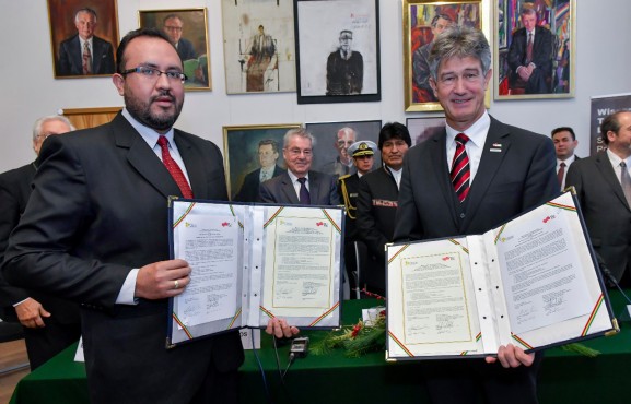 Bolivia firma acuerdo de cooperación en Austria para formar a ingenieros ferroviarios