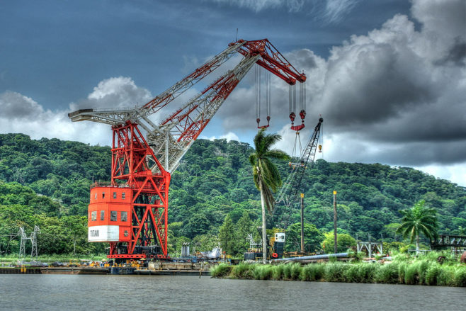 Canal de Panamá reemplazará en 2019 a la grúa flotante "Titán"