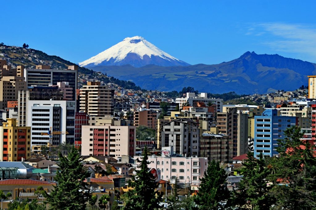 Expertos analizan formas de mejorar los servicios logísticos en Quito (Ecuador)  