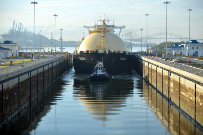 Canal de Panamá analiza con Cheniere Energy el mercado de buques de GNL en la vía interoceánica