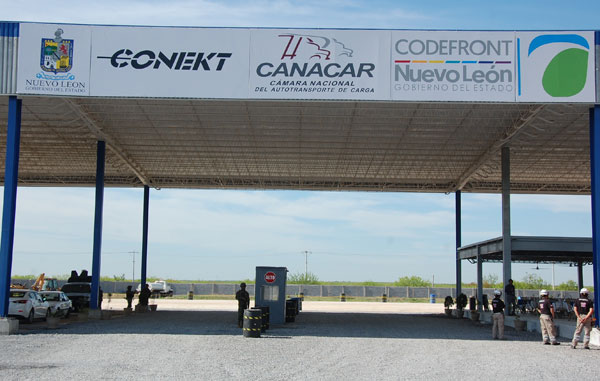 Inauguran parador de transporte de carga en Puente Fronterizo Colombia en Nuevo León (México)