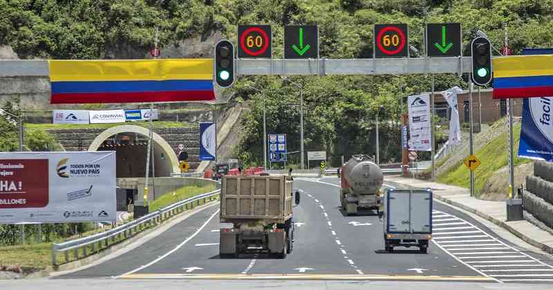 Colombia avanza con la revolución de la infraestructura con 9 proyectos viales, 7 aeropuertos y el corredor férreo central