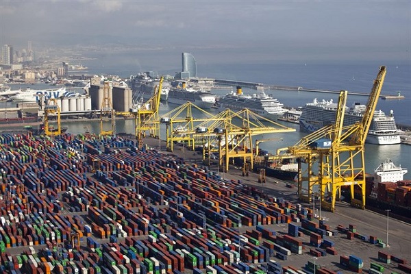 Puerto de Barcelona bate récord en movimiento de toneladas en primer semestre