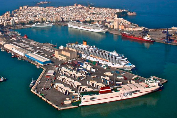 Puerto de Cádiz retrocede en el tráfico de mercancías en primer semestre