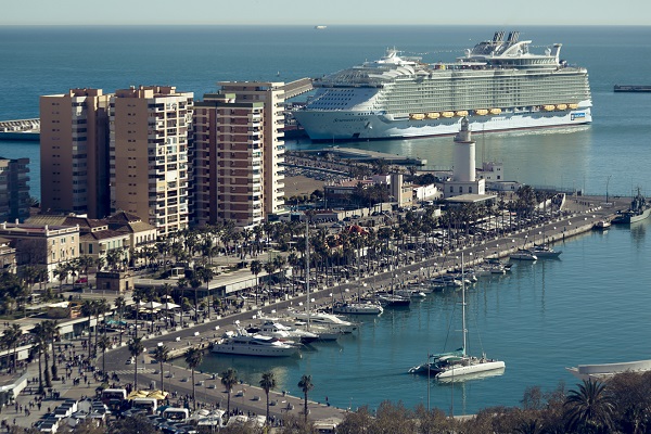 Puerto de Málaga registrará cifras récord en movimiento de toneladas este año