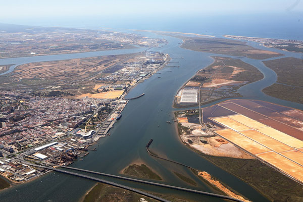 Puerto de Huelva preparará nueva zona para tráfico ro-ro en muelle sur