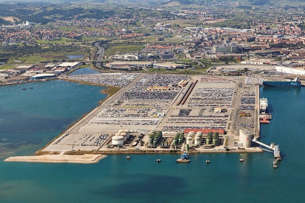Puerto de Santander recibe propuesta para nuevo centro logístico de vehículo terminado