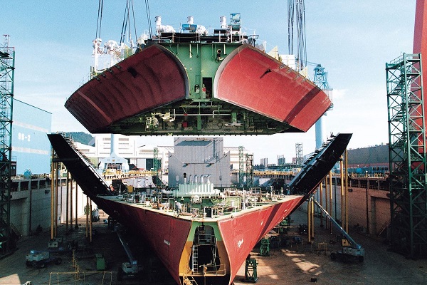 Maersk amplía su flota al encargar diez nuevos portacontenedores de 2.200 TEUs
