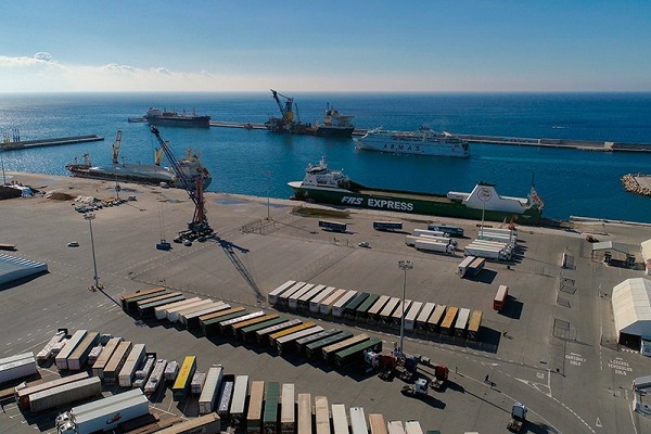 Puerto de Motril contará con nueva grúa móvil en terminal de TMG