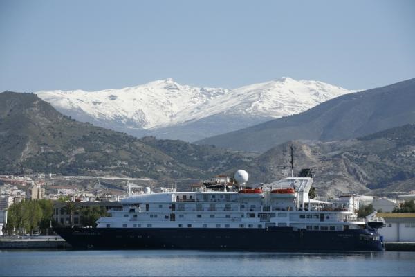 Puerto de Motril pide que la conexión con Melilla esté en Marina Mercante