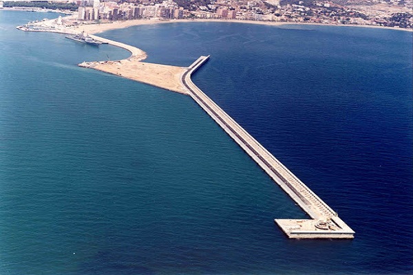Puerto de Málaga comprobará las condiciones del espaldón del dique Levante