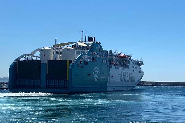 Baleària realiza su primer bunkering de GNL al buque Bahama Mama