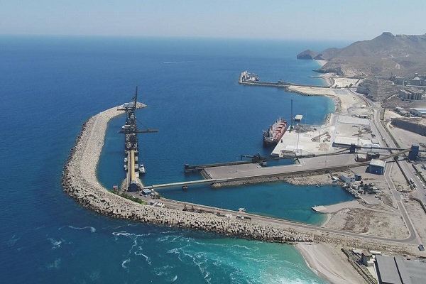 El puerto de Almería acondicionará varios muelles para el suministro de GNL