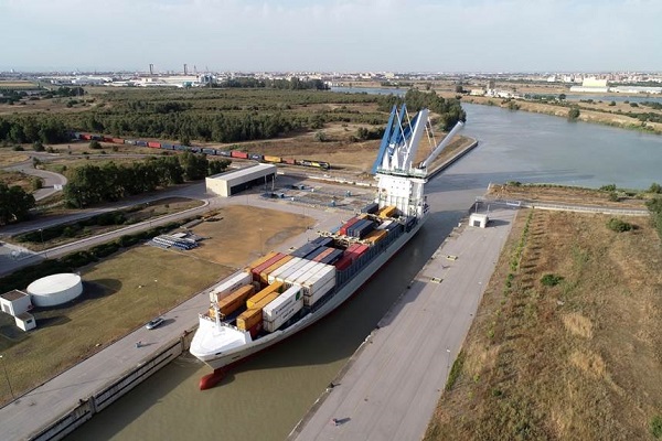 El puerto de Sevilla mejorará la travesía por la Eurovía del Guadalquivir