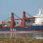 El puerto de Sevilla gestiona la carga especial de una estructura metálica
