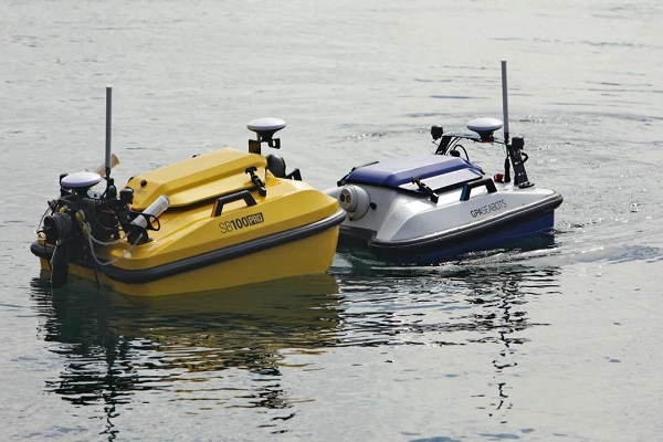 El Puerto de Barcelona realiza la prueba piloto de un dron acuático