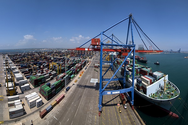 Cosco sigue apostando por el Puerto de Valencia para el comercio internacional