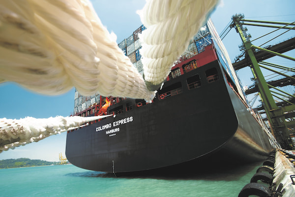 DHL lanza un servicio de combustibles sustentables para envíos marítimos