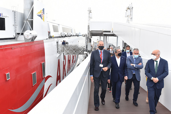 Naviera Armas Trasmediterránea potencia la ruta “De Capital a Capital” con su nuevo fast ferry
