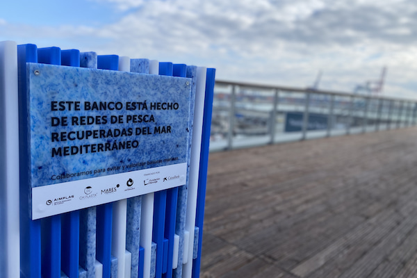 Valenciaport apadrina el mobiliario realizado por AIMPLAS con basuras marinas