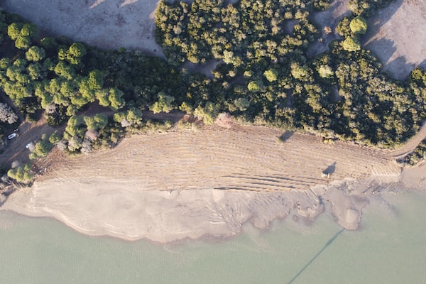 El Puerto de Sevilla regenera el litoral de Doñana con 62.000 m3 de arenas del dragado de mantenimiento