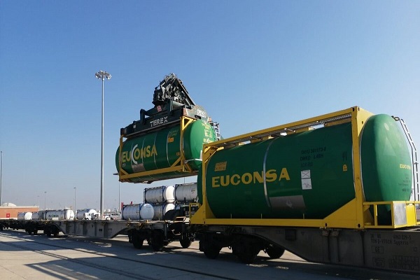 Puerto de Tarragona estrena servicio ferroviario regular multicliente