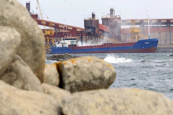El Puerto de Ferrol permite que Alcoa mejore la descarga de bauxita