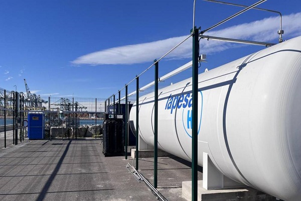 El Puerto de Valencia prueba la carga de hidrógeno en el muelle Xità