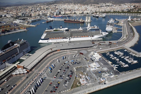 El Puerto de Málaga adapta los muelles 4 y 5 para el estacionamiento de camiones