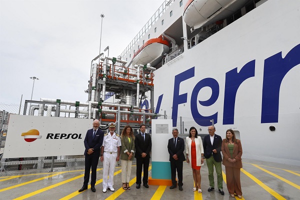 Se inaugura la terminal de GNL de Repsol en el Puerto de Santander