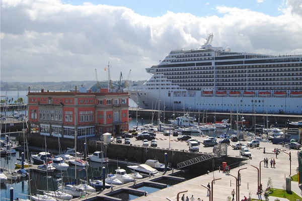 El Puerto de La Coruña facilitará el suministro eléctrico a buques en muelle Trasatlánticos