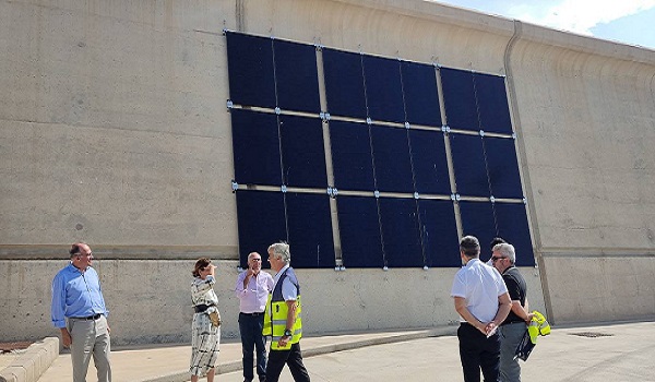 El Puerto de Valencia podría contar con el primer parque fotovoltaico vertical de España