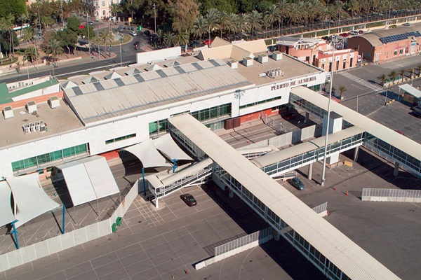 El Puerto de Almería moderniza pasarelas para mejorar acceso a Estación Marítima