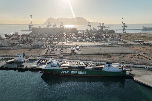 El Puerto de Algeciras reduce el suministro de agua dulce a barcos